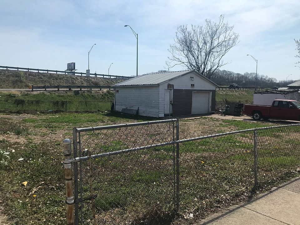 2nd image of 817 W 17th St