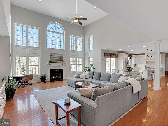 5th image of 22855 White Swan Way