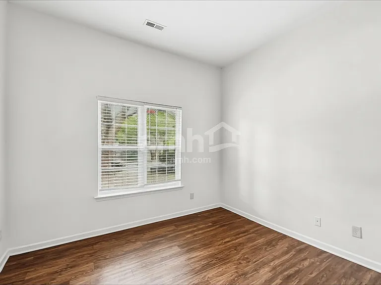 9818 Highlands Crossing Dr — Photo 14