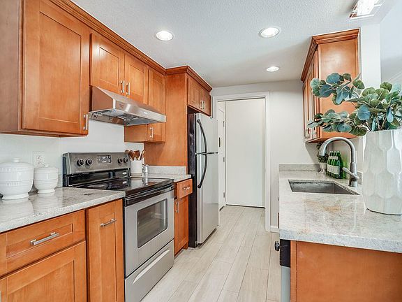 5th image of 1471 El Camino Real APT 4