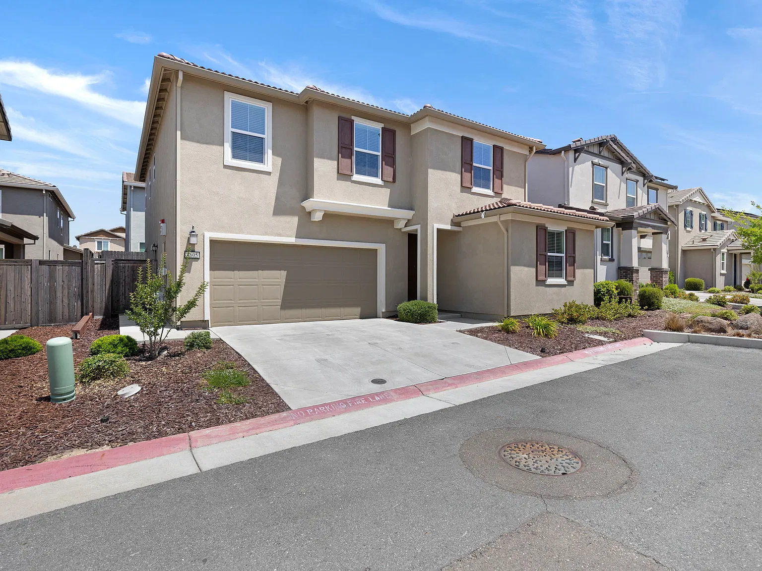 5 bed, 2164 sqft, $5,500 — Photo 3