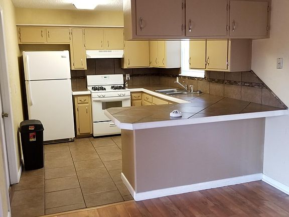 3rd image of 415 NW 58th St