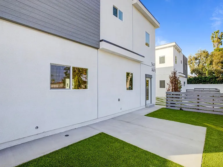 5639 Riverton Ave — Photo 22