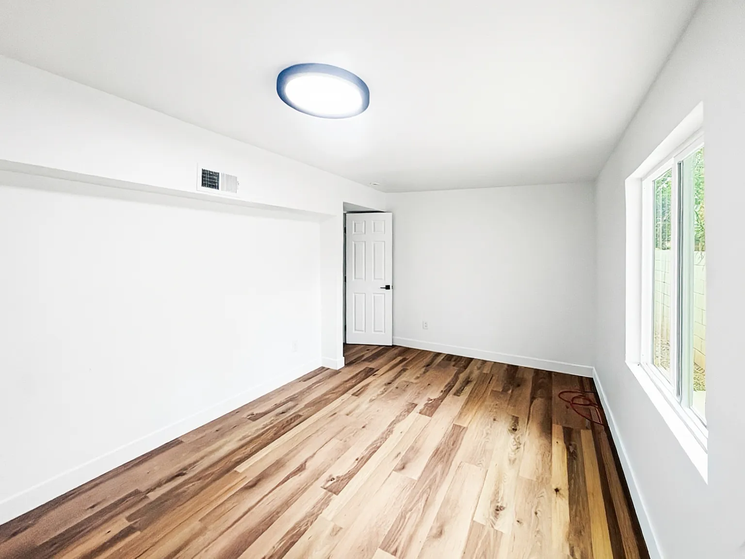 2 bed, 650 sqft, $1,400 — Photo 3
