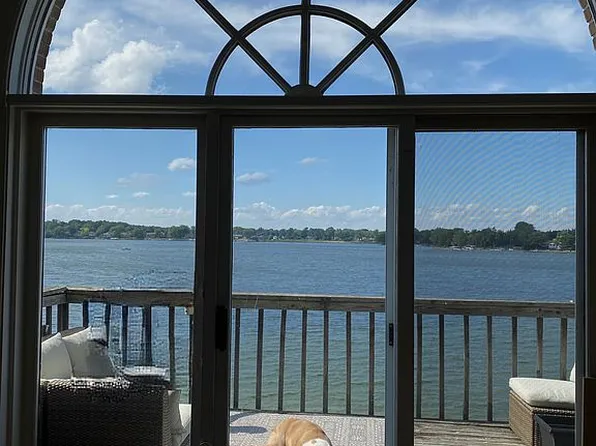 3354 Adams Shore Dr, Waterford, MI 48329