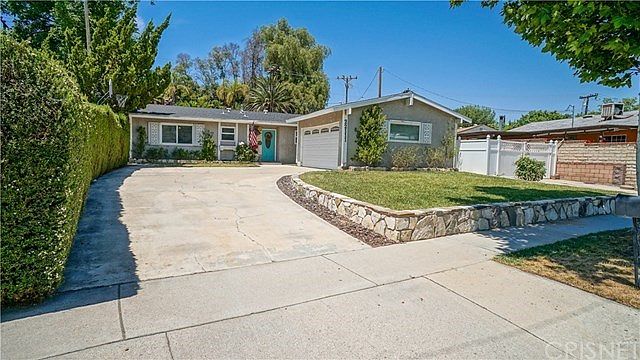 Single Story 4 Bed HUGE RV. This home has 12 foot wide RV clearance and is over 30 feet deep! AND th