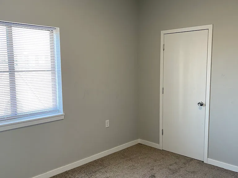 325 E College St #1611 — Photo 6
