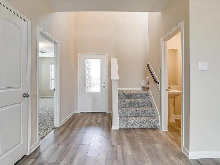 1025 McDonald Dr — Photo 9