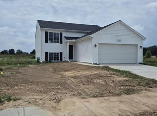 230 Vansen Dr, Kent City, MI 49330