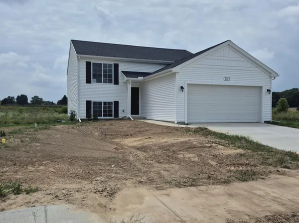 230 Vansen Dr, Kent City, MI 49330