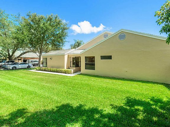 3rd image of 4581 Grand Cypress Road 24