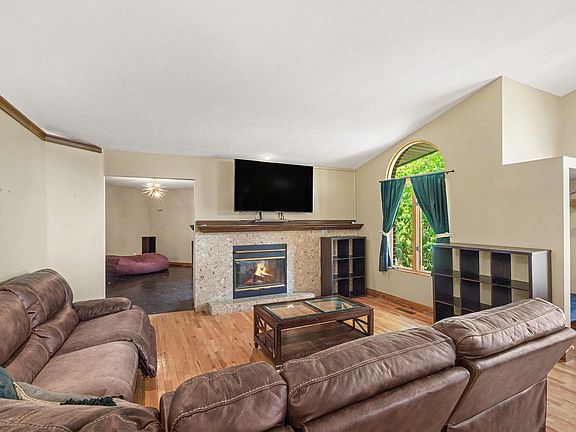 2nd image of 13200 Fountain Ct