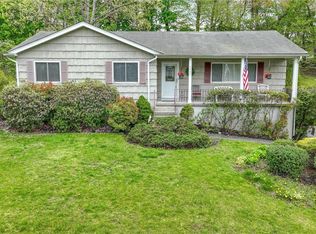 3662 Edgehill Rd, Yorktown Heights, NY 10598