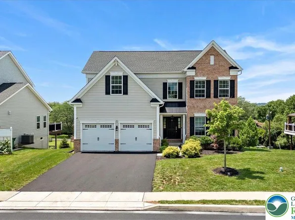 1033 Bayberry Dr, Pennsburg, PA 18073