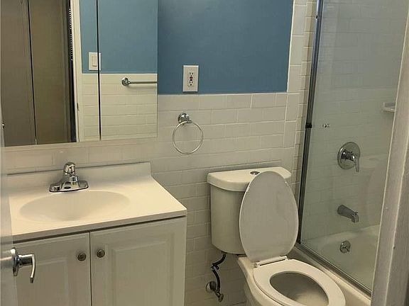 5th image of 10 Florence Ave APT 30C