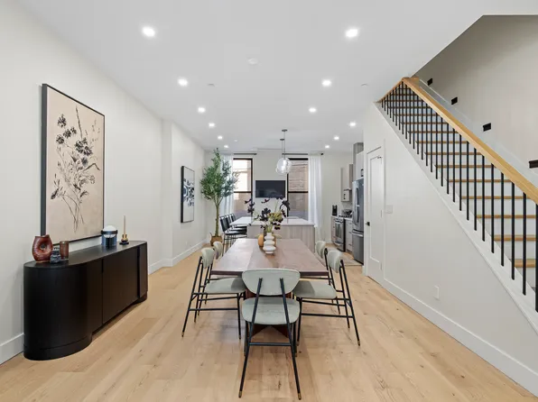 389 Manhattan Avenue image 7 of 38