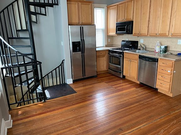 2nd image of 1817 W Cortland St