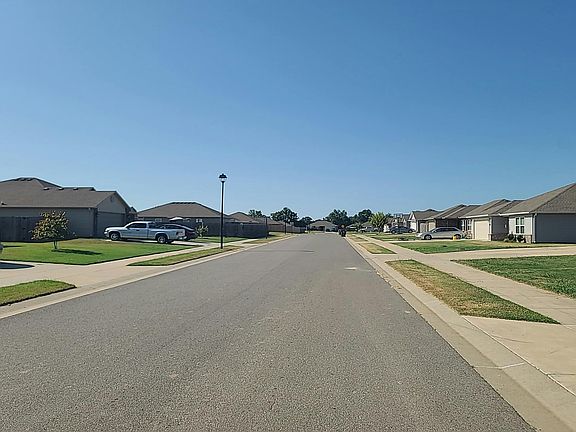 4th image of 558 Saydi St
