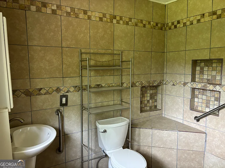 1402 Dewey St — Photo 29