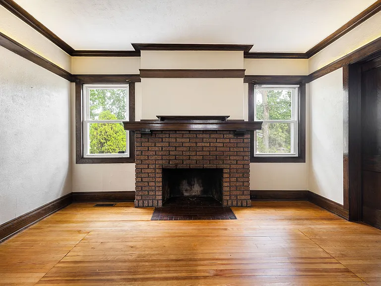 420 W Madison St — Photo 3