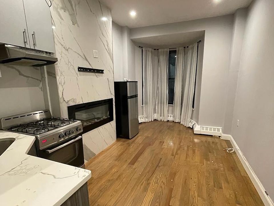 1st image of 952 Bergen St APT 4