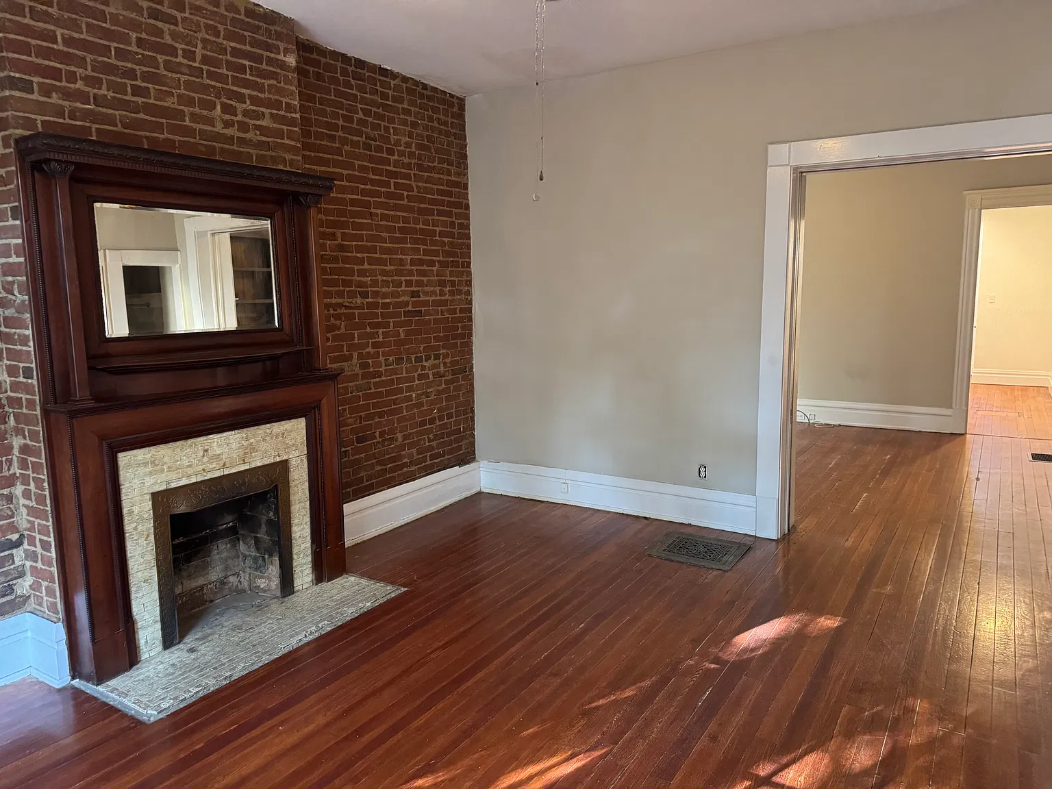 2 bed, 1050 sqft, $1,400 — Photo 3