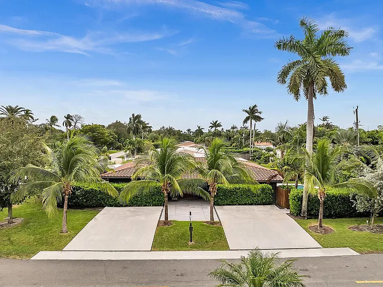 1740 Poinsettia Dr — Photo 37