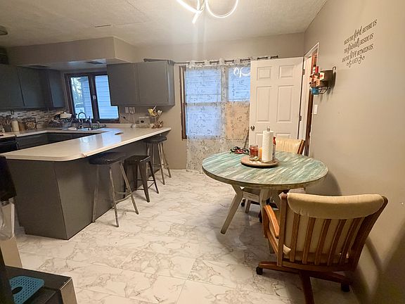 4th image of 2319 Dunn Rd