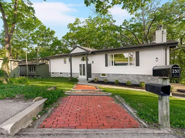 250 Arapaho Cir E, Shawnee, KS 66217