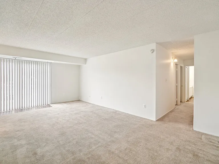 Riverside Village Apartments — Photo 104