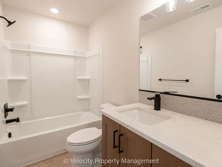 3032 NE Terreo Pl — Photo 17