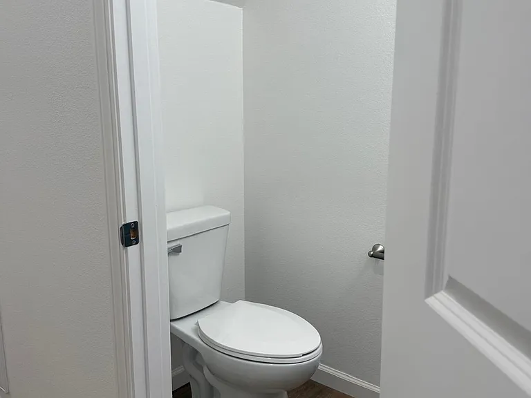 2022 N Weller Ave #B — Photo 5