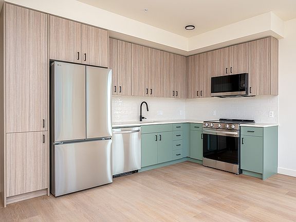 3rd image of 1002 NE Roberts Ave #1-116