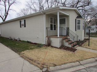 134 Parkwood Rd, Elgin, IL 60123