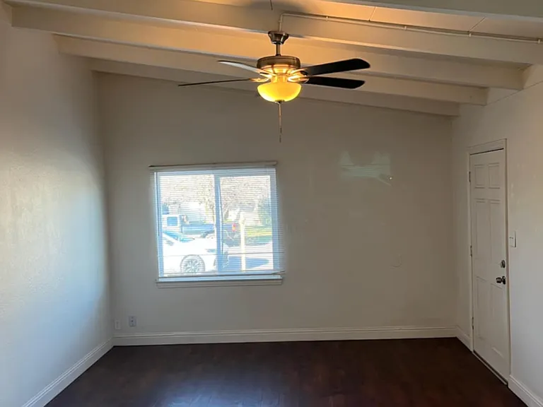 2118 E Sussex Way — Photo 10