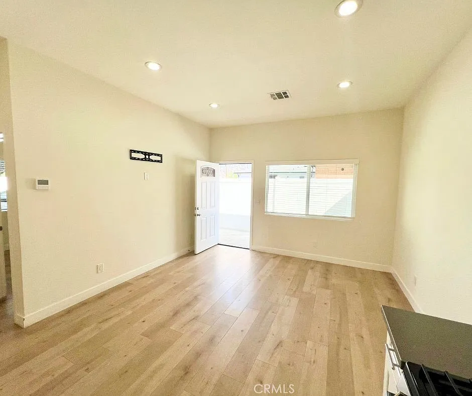 Building Photo - 10888 Dora St