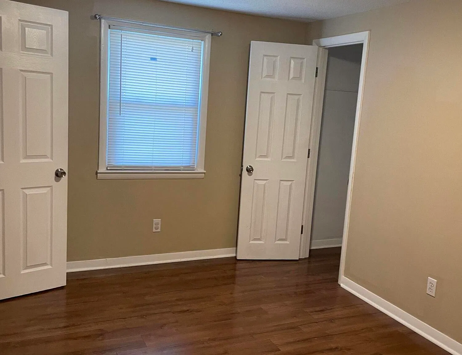 2 bed, 1.0 bath, $890 — Photo 4