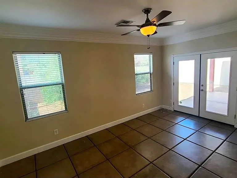 Beautiful 4 bed, 3 bath home near UofA Campus! — Photo 17