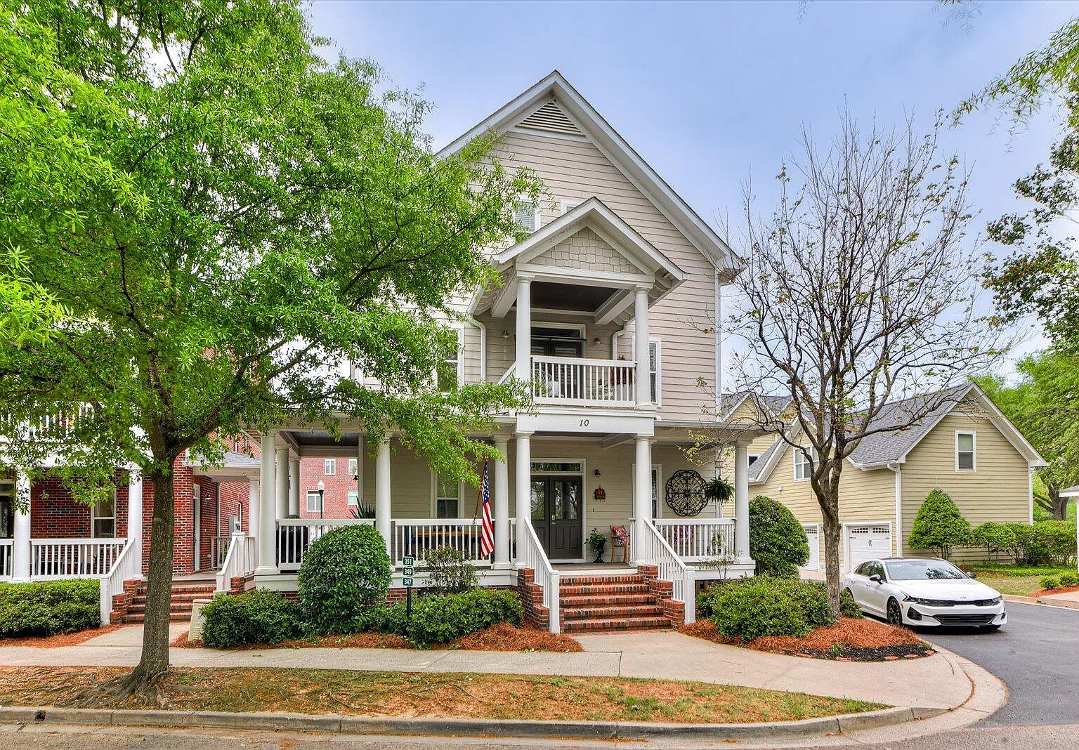2 bed, 1.0 bath, 997 sqft, $1,750 — Photo 1