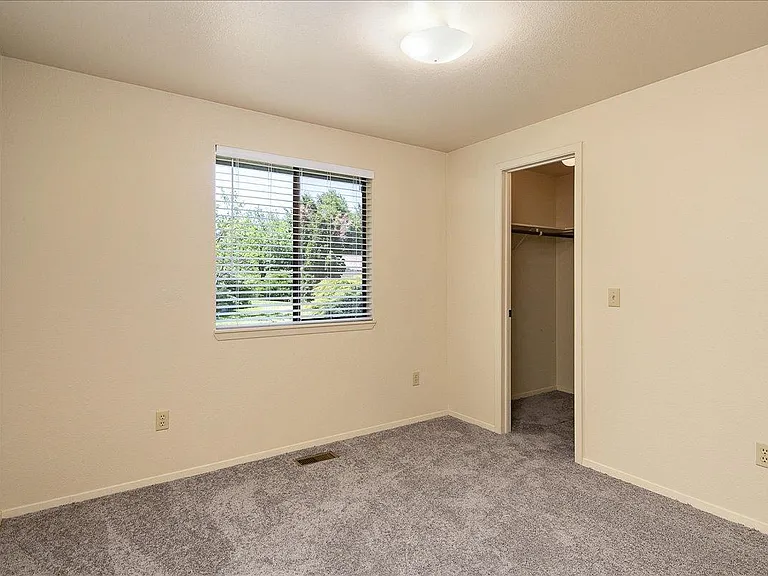 2304 W Canal St — Photo 16
