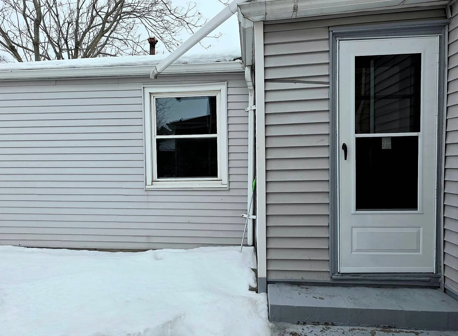 118 Rother Ave — Photo 1