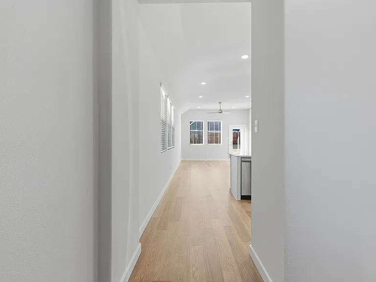 3912 Sandstone Dr — Photo 3