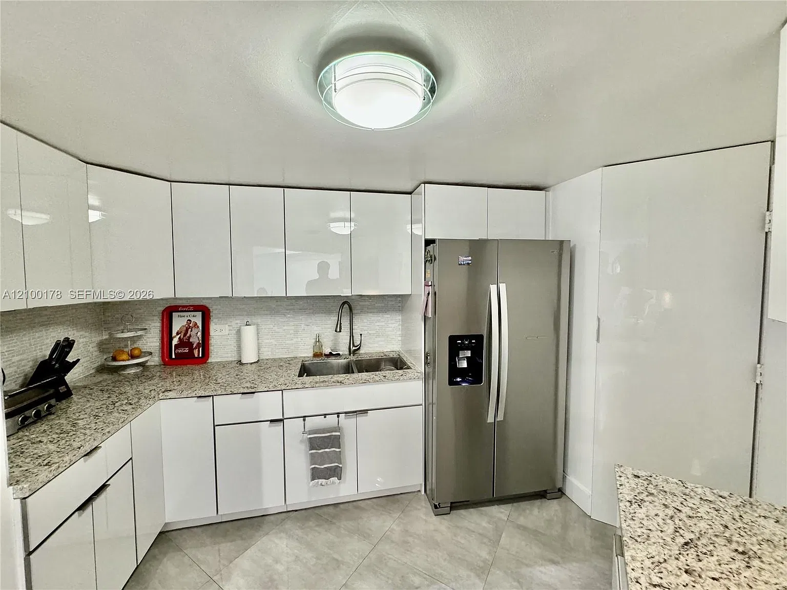 Four Ambassadors Condo Ph — Photo 2