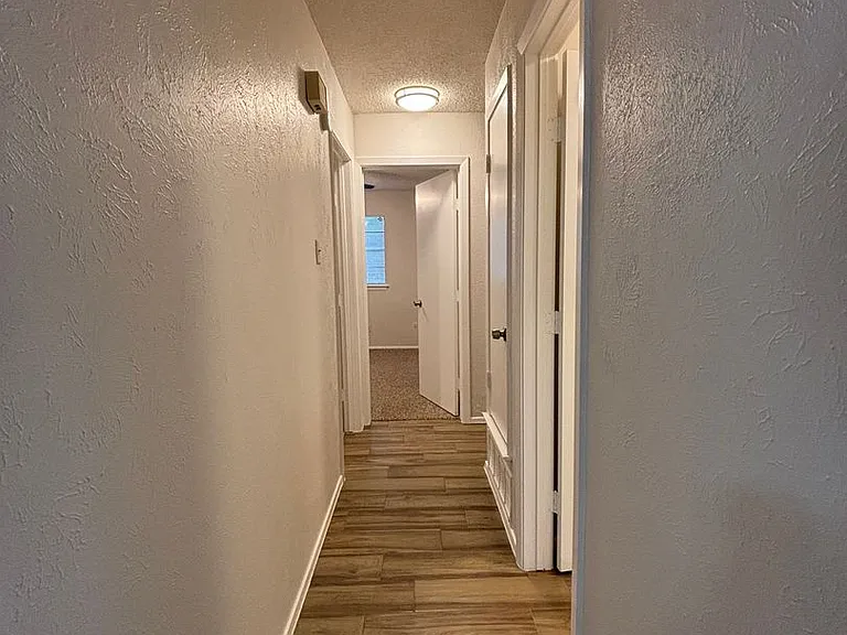 912 Vaughn Dr — Photo 7