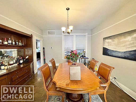 3rd image of 728 W Briar Pl #726-1