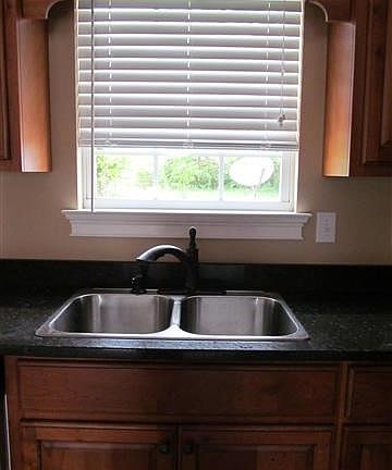 3rd image of 1704 Professional Park Dr NW