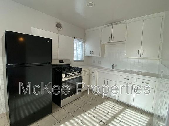 4th image of 4334.5 Van Dyke Ave