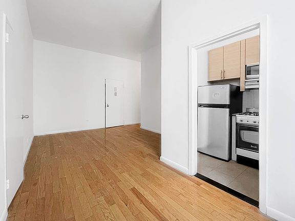 5th image of 4 Park Ave APT 16J