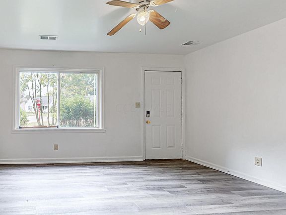 2nd image of 2884 Woodland Ave
