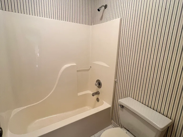 Full bath on the 2nd floor